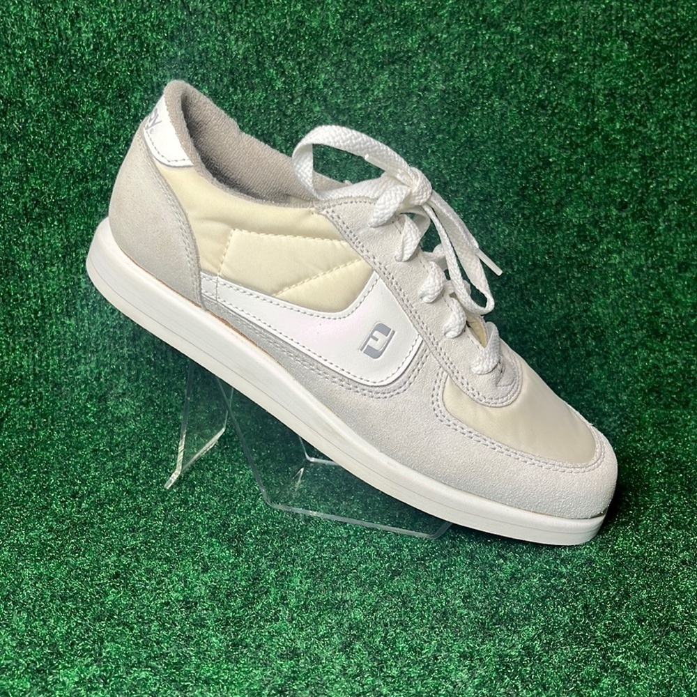 VNTG NEVER WORN Womens FootJoy SoftJoys II with screw in golf spikes! SZ 7.5 M